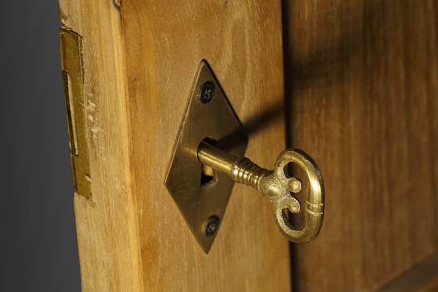 dveře s klíčem